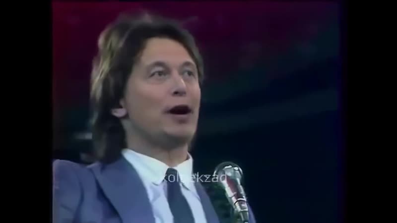 Илон Маск поет Земля в иллюминаторе HD 1982 ( Elon Musk sings a Russian