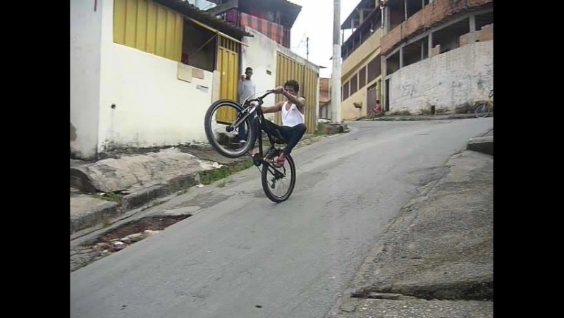wheeling aprendendo empinar