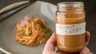 EASY VEGAN PEANUT SATAY SAUCE | VEGANUARY