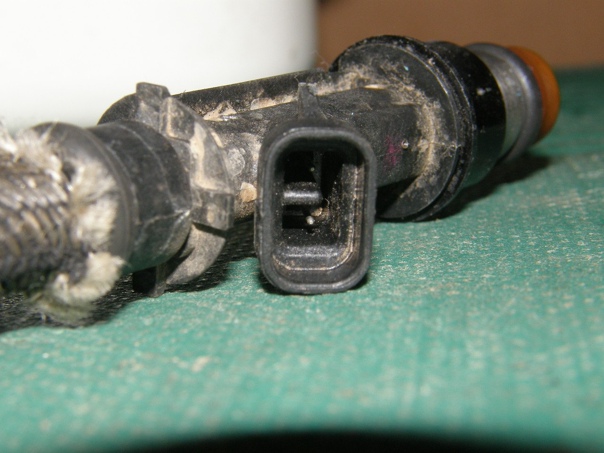 Снятие и установка топливной рампы и форсунок Daewoo Nexia N150